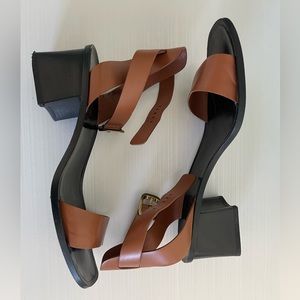 Tod’s leather sandals in brown with gold - tone hardware